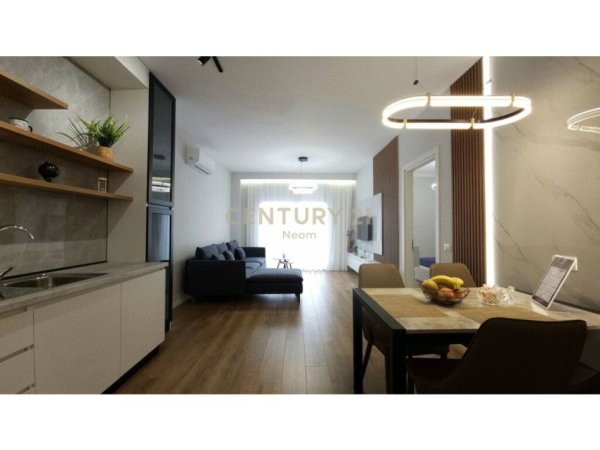 Tirane, shes apartament 1+1+Aneks+Ballkon Kati 1, 246 m² (pazari i ri)