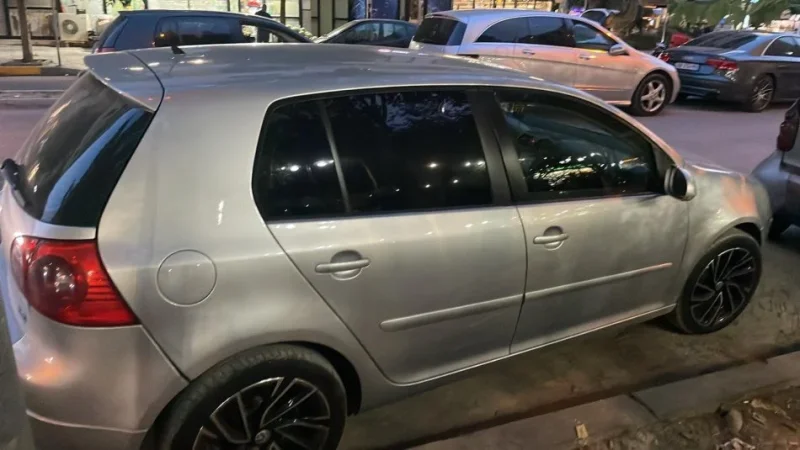Tirane, shitet Golf 5 Nafte, gri metalizato manuale 204.000 km 4.000 €