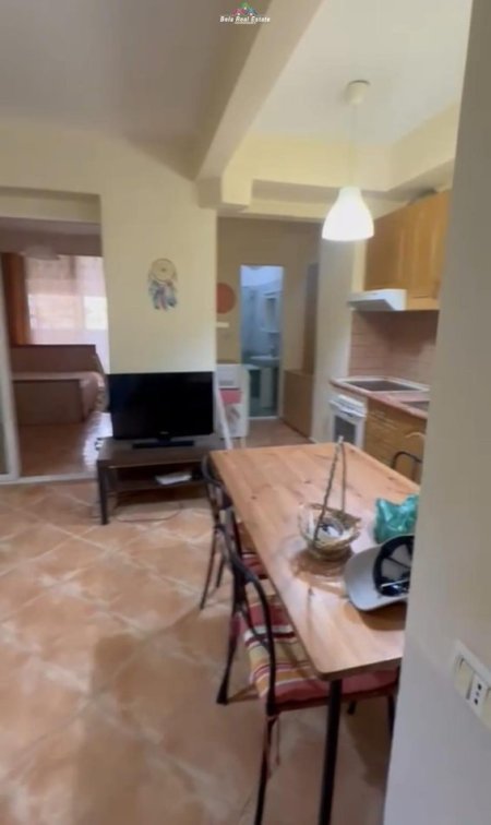 Tirane, jepet me qera apartament 1+1 Kati 3, 65 m² 540 € (Bllok)