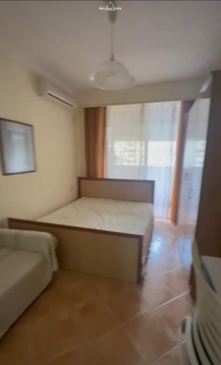 Tirane, jepet me qera apartament 1+1 Kati 3, 65 m² 540 € (Bllok)