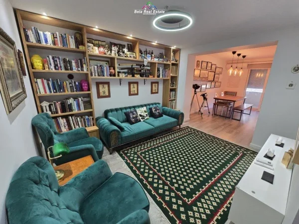 Tirane, shes apartament 2+1 Kati 3, 92 m² 250.000 € (Bllok)