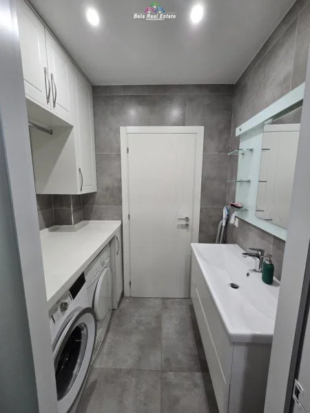 Tirane, shes apartament 2+1 Kati 3, 92 m² 250.000 € (Bllok)