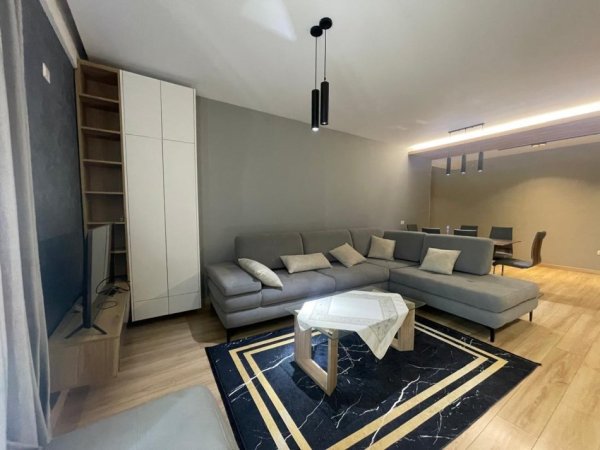 Tirane, jepet me qera apartament 2+1 Kati 8, 100 m² 600 € (Golden Park Residence)