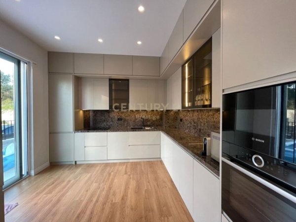 Tirane, jap me qera Vile 5+1+Aneks+Ballkon Kati 0, 352 m² 4.000 € (Qendra Tregtare TEG)