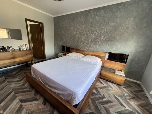 Tirane, jepet me qera apartament 2+1+Ballkon Kati 5, 110 m² 750 € (Komuna e Parisit)