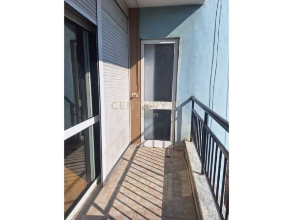 Tirane, jepet me qera apartament 4+1 Kati 5, 1.000 € (Bulevardi&quot;Zhan Dark&quot;, Ish Ekspozita)