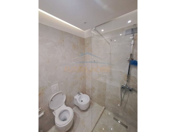 Tirane, jepet me qera apartament 2+1+Aneks+Ballkon Kati 6, 115 m² 800 € (Komuna e Parisit)