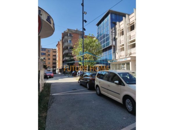 Tirane, jepet me qera apartament 2+1 Kati 5, 95 m² 500 € (, Bulevardi Zogu 1,)