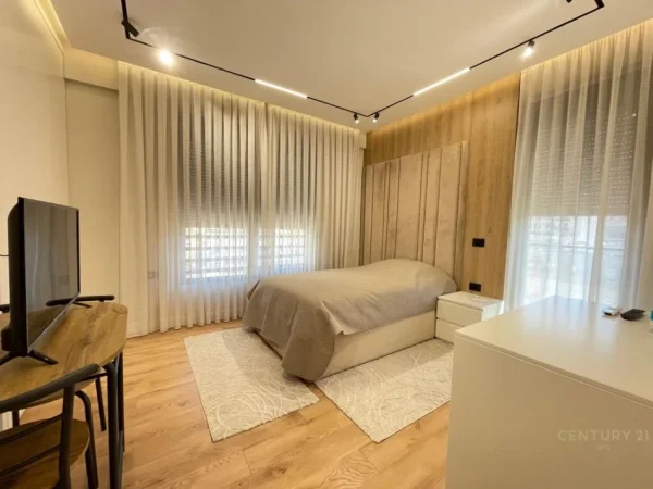 Tirane, shitet apartament 2+1+Ballkon Kati 7, 113 m² 300.000 € (PAZARI RI)