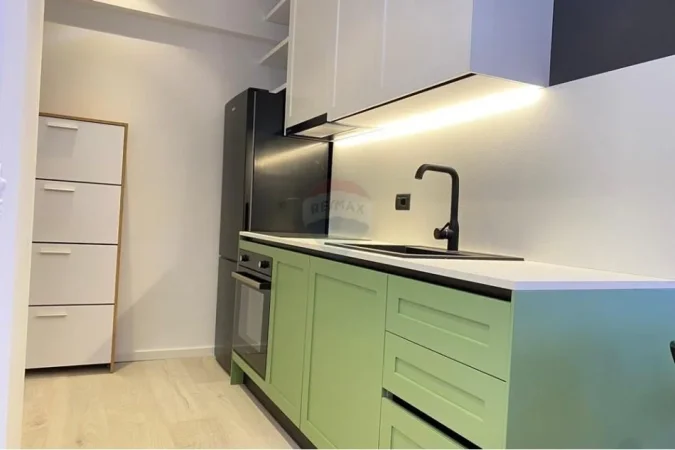 Tirane, shitet garsonier 1+1 Kati 3, 40 m² 100.000 € (Parku olimpik, Komuna e Parisit)
