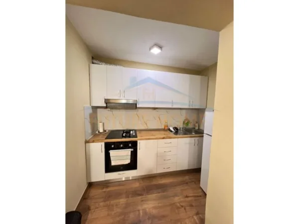 Tirane, shitet apartament 1+1 Kati 5, 57 m² 102.600 € (Rruga Mine Peza,)