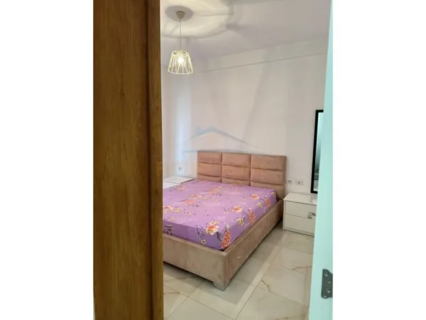 Tirane, jepet me qera apartament 1+1 Kati 3, 68 m² 450 € (rrugen Hysni Rusi,)