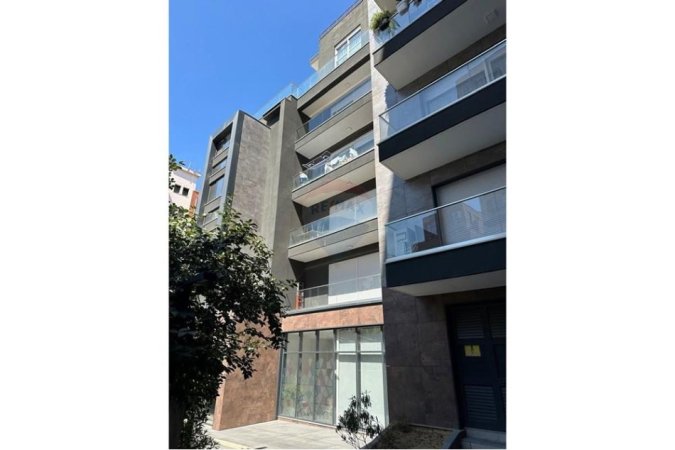 Tirane, jepet me qera apartament 2+1 Kati 4, 89 m² 750 € (Rruga e Barrikadave)