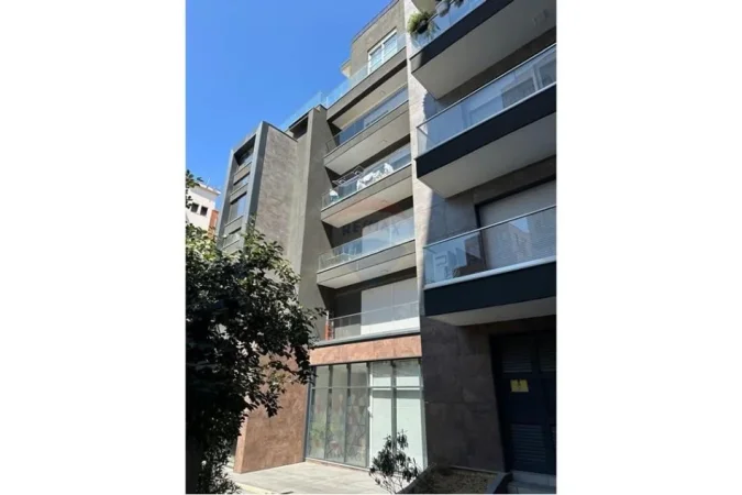Tirane, jepet me qera apartament 2+1 Kati 4, 89 m² 750 € (Rruga e Barrikadave)