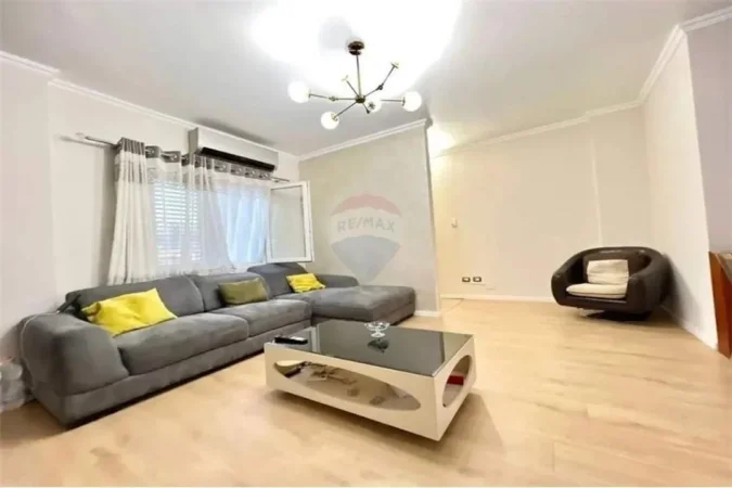 Tirane, jepet me qera apartament 2+1 , 96 m² 750 € (21 Dhjetori)
