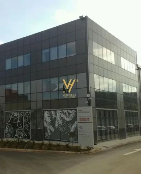 Tirane, jepet me qera ambjent biznesi Kati 0, 1.620 m² 5.000 € (SAUK)