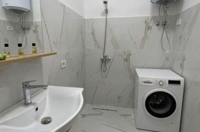 Tirane, jepet me qera apartament 1+1+Ballkon Kati 1, 60 m² 450 € (Liqeni i Thate)