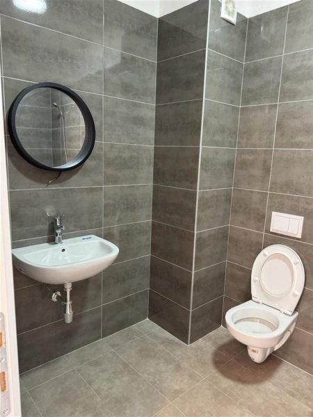 Tirane, jepet me qera apartament 1+1+Ballkon Kati 5, 70 m² 420 € (JEPET APARTAMENT ME QERA PER BANIM OSE ZYRA)