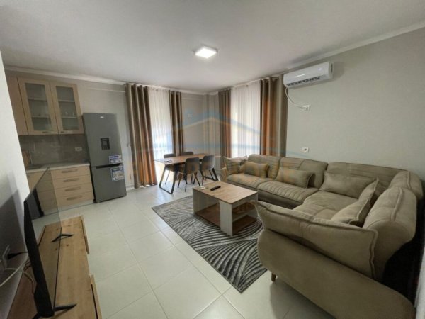 Tirane, shitet apartament 2+1 Kati 4, 95 m² 180.000 € (Stacioni i Trenit,)
