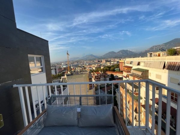 Tirane, jap me qera apartament 1+1+Ballkon Kati 10, 72 m² 850 € (rruga e barrikadave)