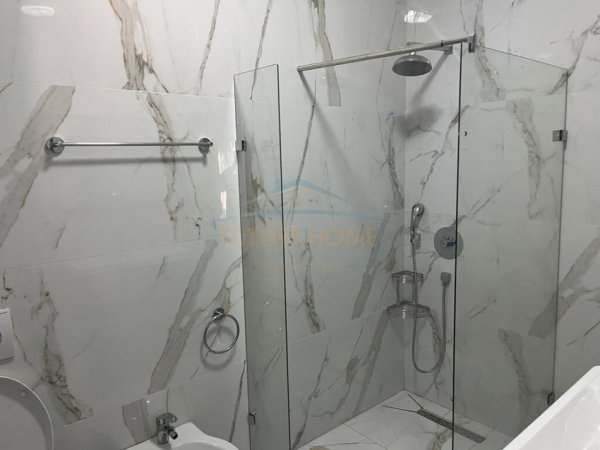 Tirane, jap me qera apartament 1+1+Ballkon Kati 10, 72 m² 850 € (rruga e barrikadave)