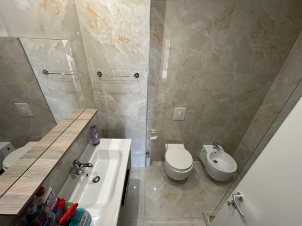 Tirane, jepet me qera apartament 2+1+Aneks+Ballkon Kati 6, 115 m² 800 € (Komuna e Parisit)