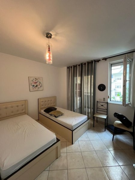 Tirane, jap me qera apartament 2+1 Kati 3, 78 m² 500 € (frosina plaku)