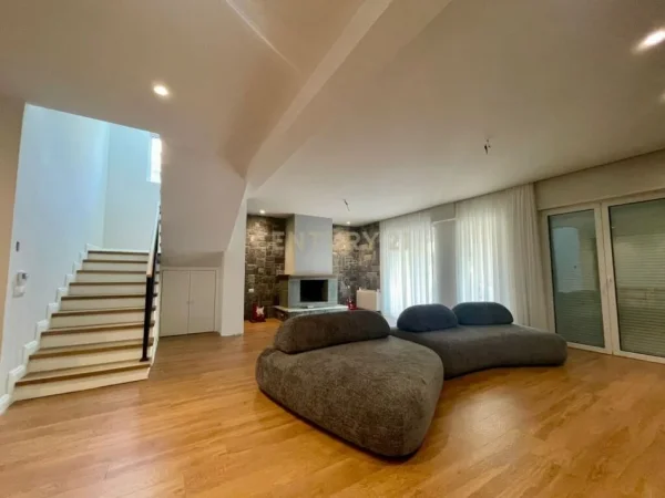 Shqiperi, jepet me qera Vile 5+1 , 352 m² 4.000 € (TEG)