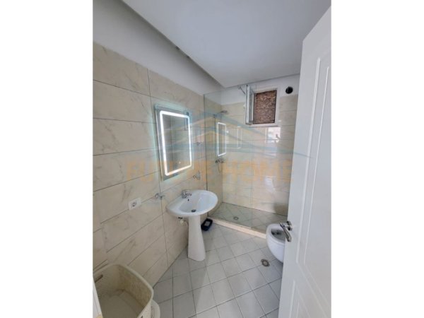 Tirane, jap me qera apartament 2+1 Kati 6, 114 m² 500 € (unaze e re)