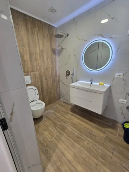 Shitet apartament 2+1+2  (Rruga e Elbasanit)   210.000 €