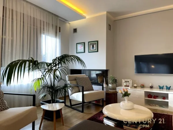 Tirane, shitet Vile 4+1+Ballkon Kati 3, 450 m² 670.000 € (tetg)
