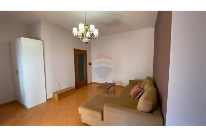 Tirane, jepet me qera apartament 1+1 Kati 2, 63 m² 600 € (Apartament 1+1 per qira tek Air Albania!)