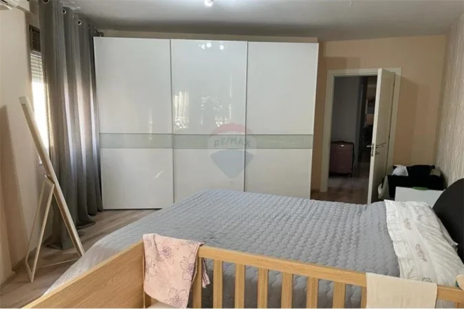 Tirane, jepet me qera apartament 2+1 Kati 3, 120 m² 800 € (Apartament 2+1+post parkimi me qira tek Selvia)