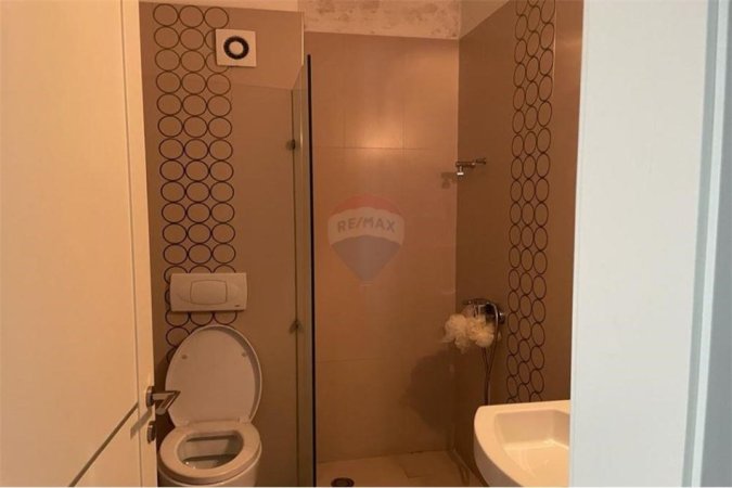 Tirane, jepet me qera apartament 2+1 Kati 3, 120 m² 800 € (Apartament 2+1+post parkimi me qira tek Selvia)