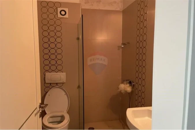 Tirane, jepet me qera apartament 2+1 Kati 3, 120 m² 800 € (Apartament 2+1+post parkimi me qira tek Selvia)