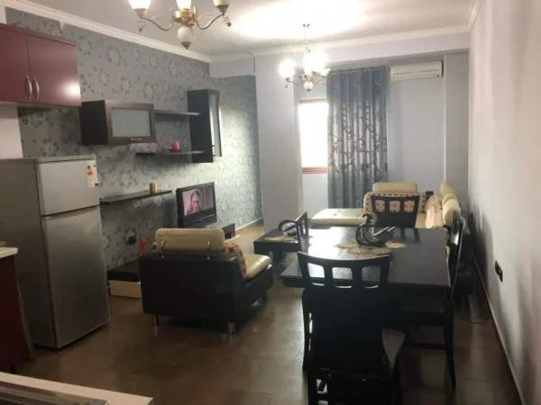 Tirane, jepet me qera apartament 2+1 Kati 4, 92 m² 600 € (Rruga e Dibres)