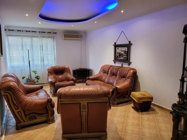 Tirane, jepet me qera apartament 3+1+Ballkon Kati 6, 113 m² 500 € (DON BOSKO)