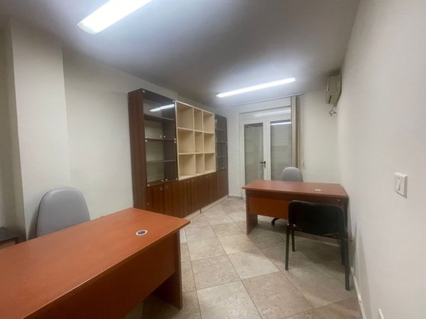 Zyre me qira   80 m² 600 € (Ekspozita)