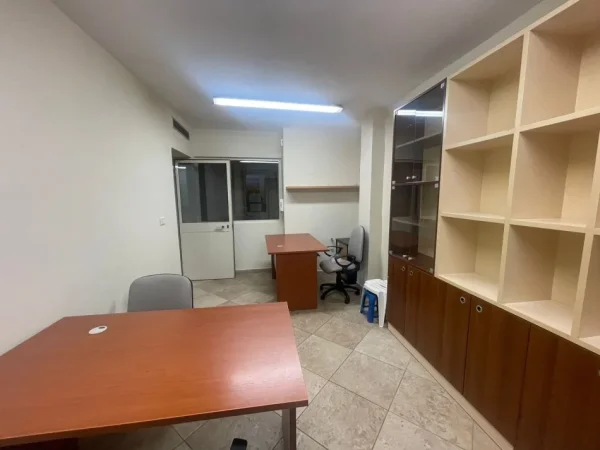 Zyre me qira   80 m² 600 € (Ekspozita)