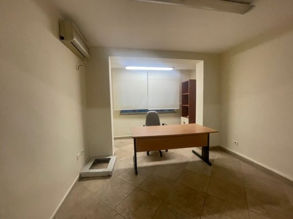 Zyre me qira   80 m² 600 € (Ekspozita)