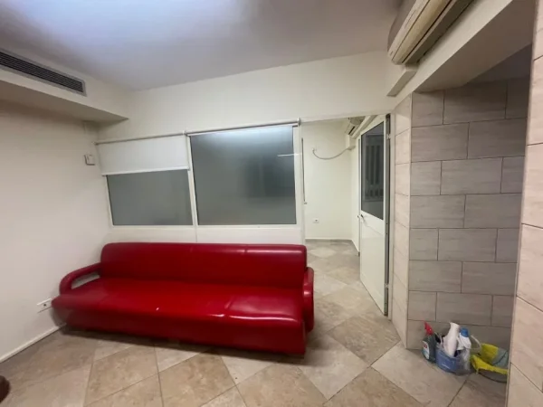 Zyre me qira   80 m² 600 € (Ekspozita)