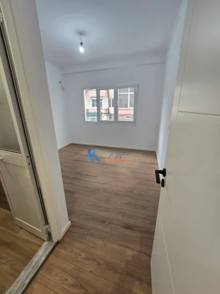 Tirane, shitet apartament 2+1 Kati 2, 87 m² 210.000 € (Rruga e Elbasanit, prane Lion Park)