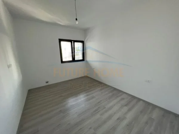 Tirane, jepet me qera ambjent biznesi Kati 8, 100 m² 800 € (Rruga e Kavajes)