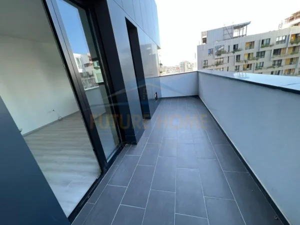 Tirane, jepet me qera ambjent biznesi Kati 8, 100 m² 800 € (Rruga e Kavajes)