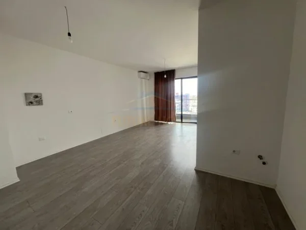 Tirane, jepet me qera ambjent biznesi Kati 9, 70 m² 500 € (Parku olimpik)