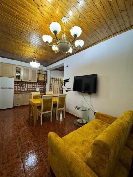 Tirane, jepet me qera apartament 2+1 Kati 6, 85 m² 700 € (QENDER)
