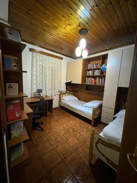 Tirane, jepet me qera apartament 2+1 Kati 6, 85 m² 700 € (QENDER)