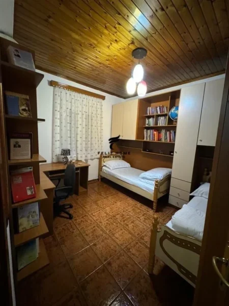 Tirane, jepet me qera apartament 2+1 Kati 6, 85 m² 700 € (QENDER)