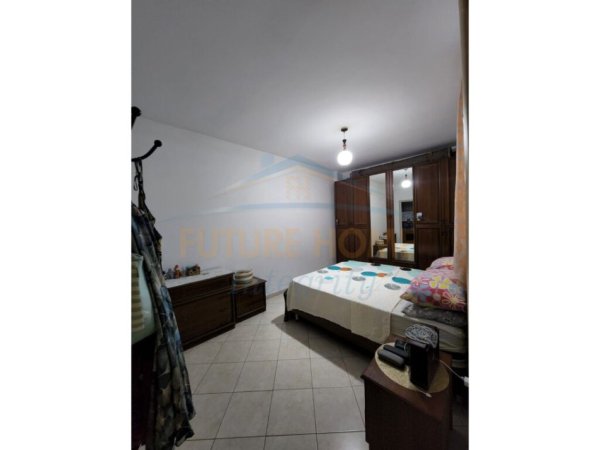 Tirane, shitet apartament 2+1+Verandë Kati 2, 120.000 € (Unaza e Re)