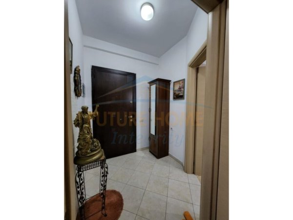 Tirane, shitet apartament 2+1+Verandë Kati 2, 120.000 € (Unaza e Re)